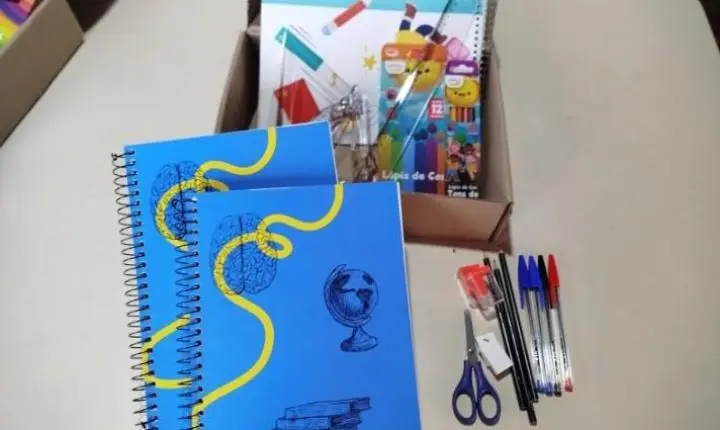Alunos da rede municipal receberam kits escolares no início do ano letivo