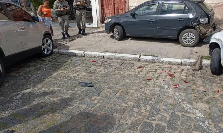 CARRO DESGOVERNADO CAUSA ACIDENTE PRÓXIMO AO BANRISUL