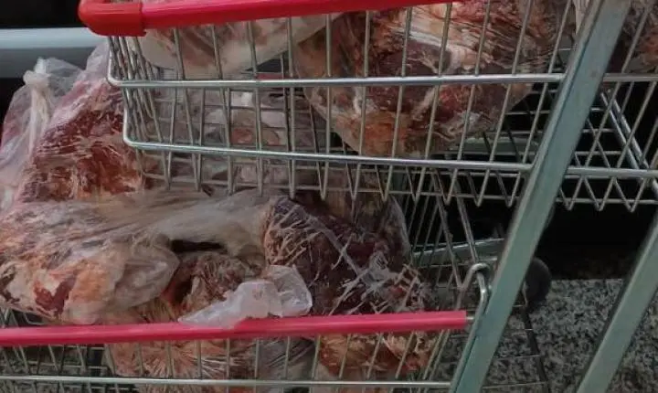 OPERAÇÃO APREENDE MAIS DE 2 TONELADAS DE PRODUTOS IRREGULARES EM MERCADOS DE SÃO JOSÉ DO NORTE