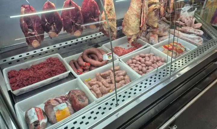 OPERAÇÃO APREENDE MAIS DE 2 TONELADAS DE PRODUTOS IRREGULARES EM MERCADOS DE SÃO JOSÉ DO NORTE